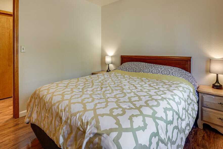 Building Photo - 2634 Pinter Ave