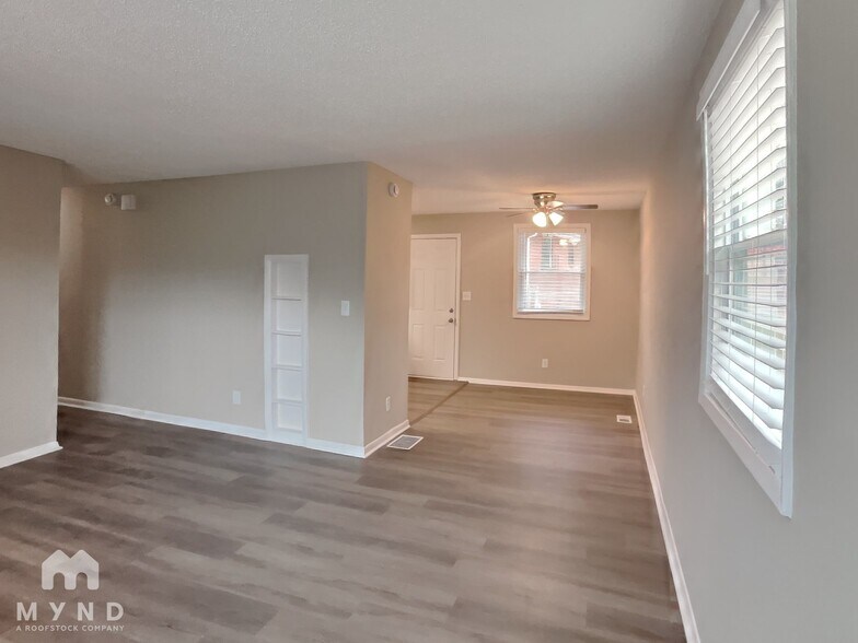 Building Photo - 406 Blair Villa Dr SE