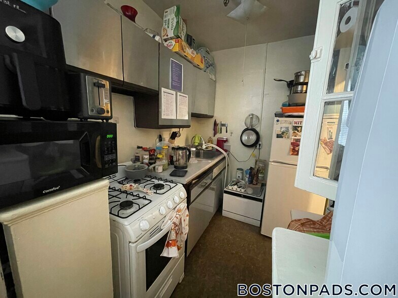 Building Photo - 211 Park Dr