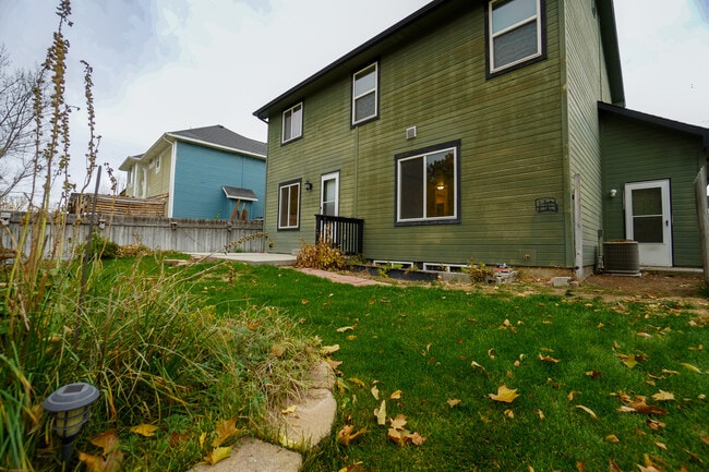 Building Photo - 11301 W Goldenrod Ave