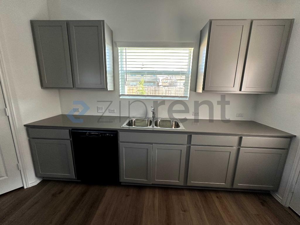 Building Photo - 303 Milliner Lp