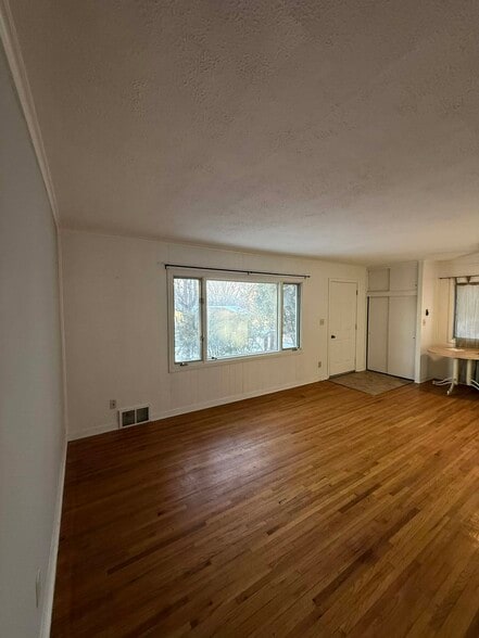 Building Photo - 4831 Ridge Rd