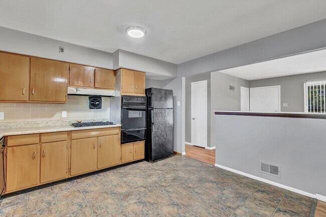 Building Photo - Spacious Single Family Home In Florissant with a Walk Out Basement!!