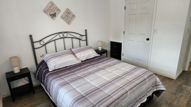 Building Photo - Modern, Brand New Build, Move-In Ready One...