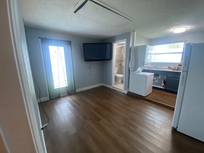 Building Photo - 27103 Frampton Ave