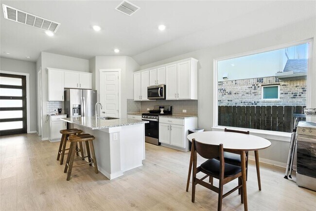 Building Photo - 2105 Suncup St