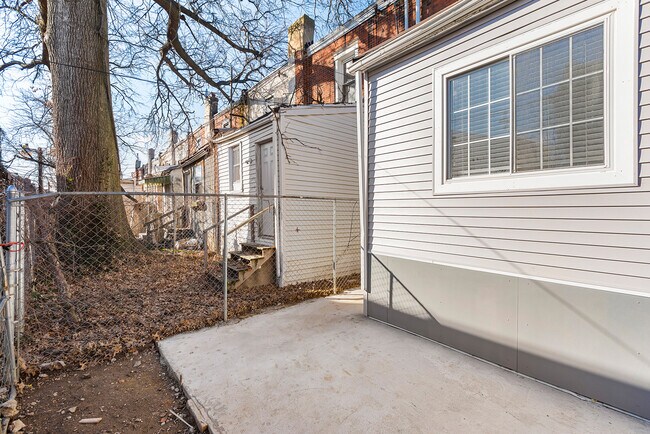 Building Photo - 5430 Delancey St