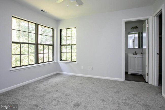 Building Photo - 428 Durham Ct