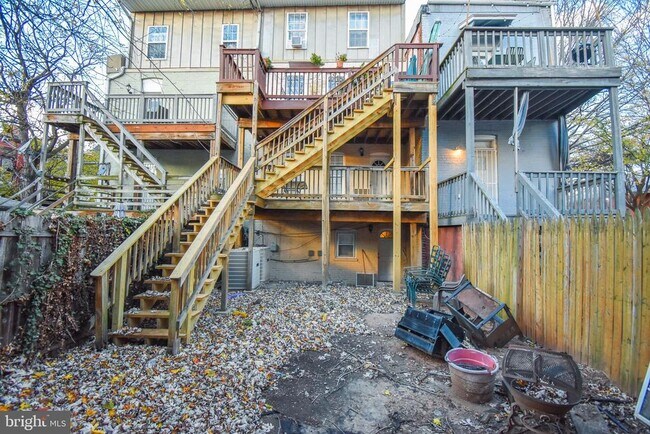 Building Photo - 13 S St NE