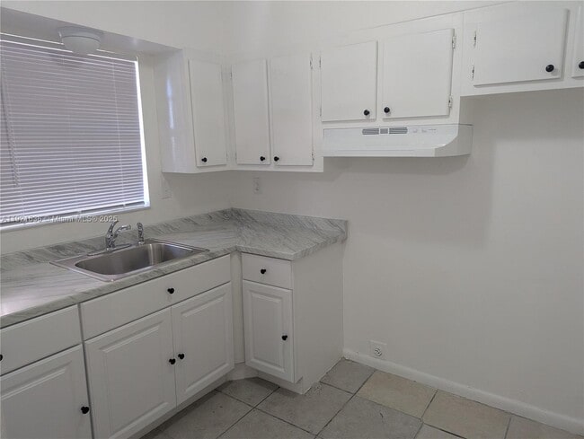 Building Photo - 31 SE 2nd Ave