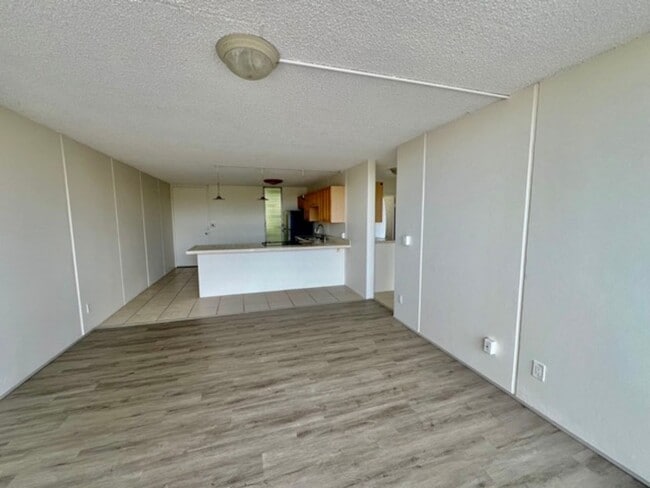 Building Photo - 95-2057 Waikalani Pl #406