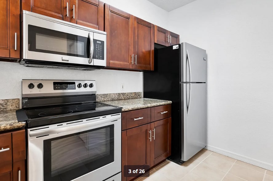 Building Photo - 18001 Richmond Pl Dr