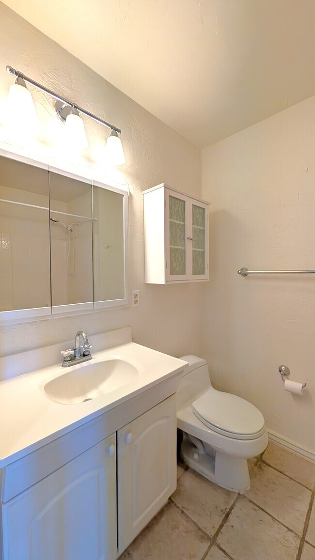 Building Photo - 1514 N Elaine Way