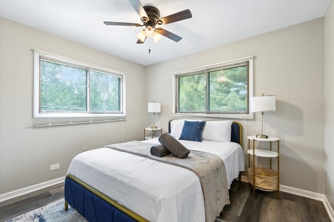 Building Photo - 33W067 Bonnie St