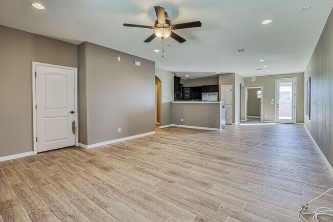 Building Photo - Beautiful Modern & Contemporary House