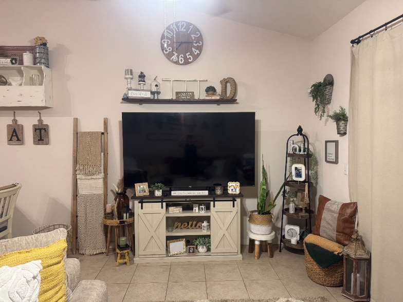 Building Photo - 2153 Winterset Dr