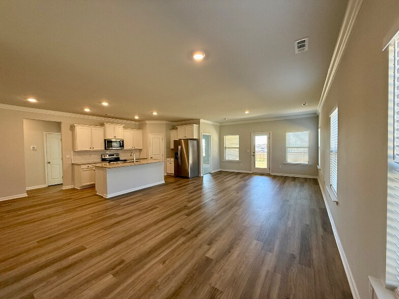 Building Photo - 160 High Leaf Dr