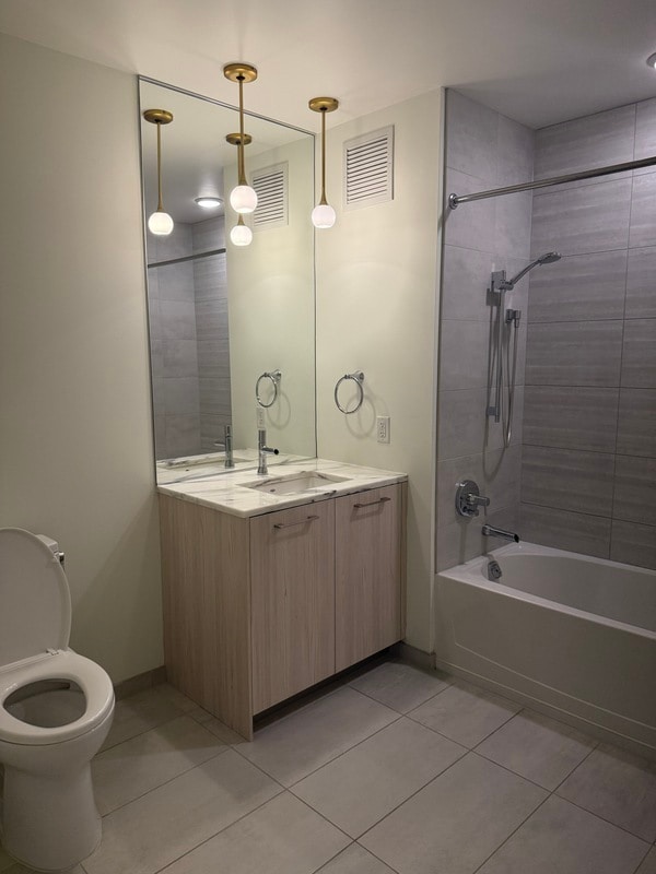 Building Photo - 11 N Green St