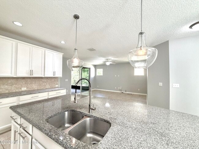 Building Photo - 197 Spring Park Ave