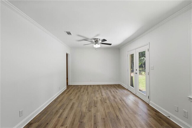 Building Photo - 1348 Ridgewood Dr SW