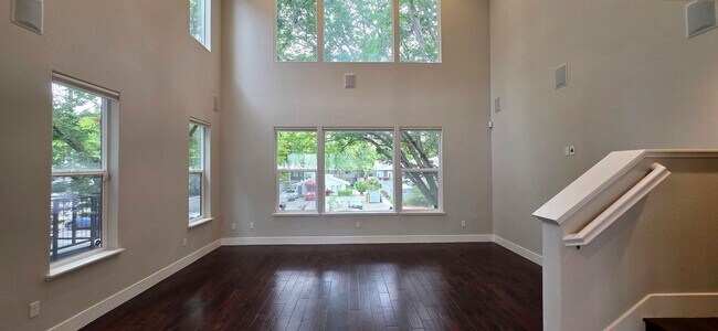 Building Photo - 409 10th St