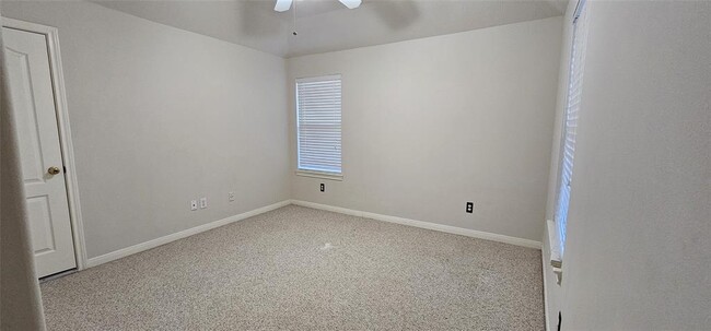 Building Photo - 18411 Autumn Park Dr