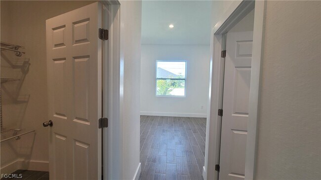 Building Photo - 424 SW 28th Ave