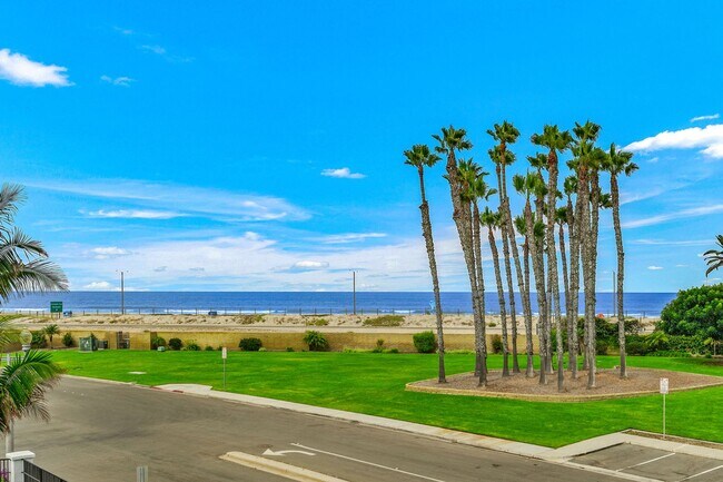 Building Photo - Stunning Spacious 2 Bed 2.5 Bath Condo in ...