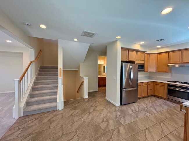 Building Photo - Spacious 4-Bedroom Townhouse