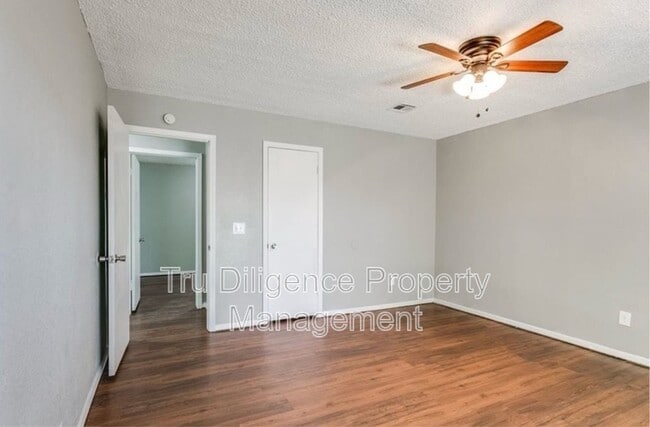 Building Photo - 210 Kathleen Dr