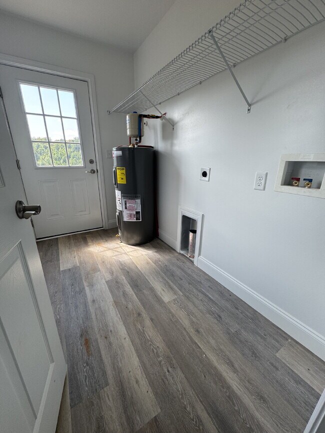 Building Photo - "Charming 3-Bed Haven with Granite Touches...