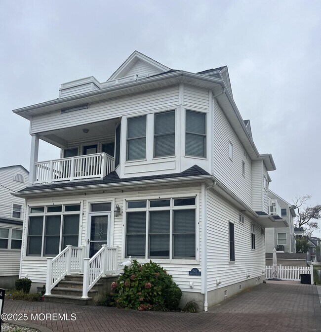 Primary Photo - 563 Whiting Ave