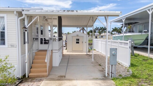 Building Photo - 701 Coral Dr