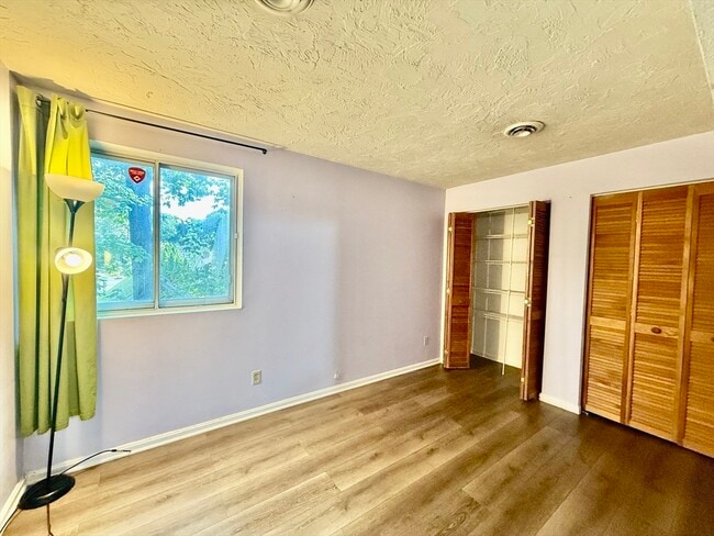 Building Photo - 197 Lake St