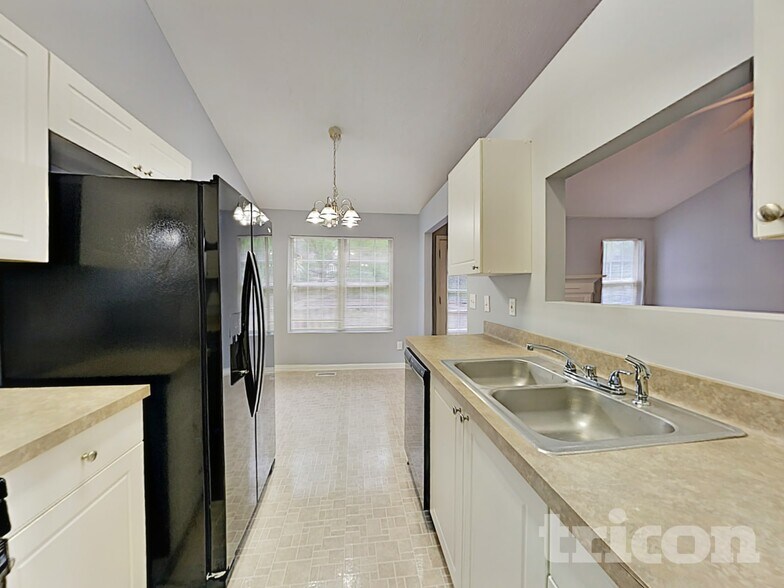 Building Photo - 2331 Sandspring Dr SW