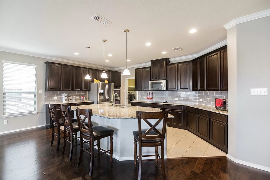 Building Photo - Room in House on Calla Lily Boulevard