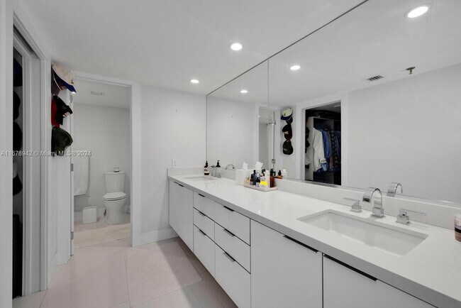 Building Photo - 650 Ocean Dr