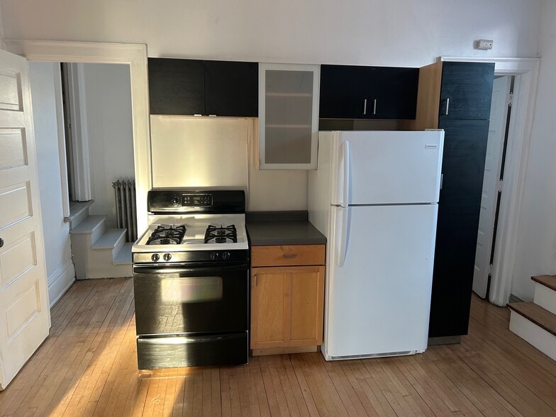 Kitchen - 2379 S Howell Ave