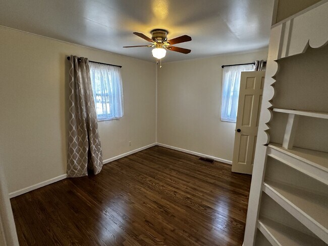 Building Photo - ***Available late-July*** Charming Home in...