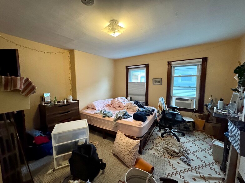 Building Photo - 195 College Ave