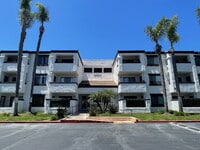 Building Photo - Enjoy the San Clemente lifestyle!