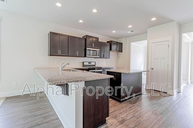 Building Photo - 211 Green River Way