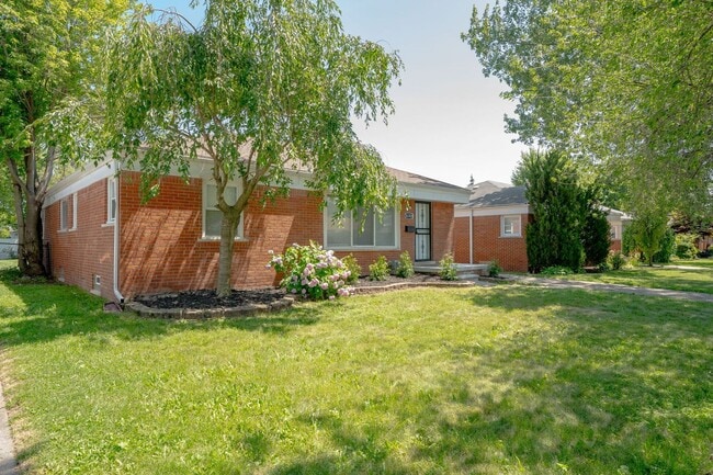 Building Photo - 3 Bedroom Ranch - $2650