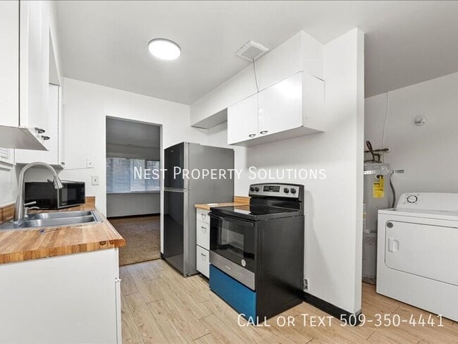 Building Photo - 1213 Vandenburg Ave