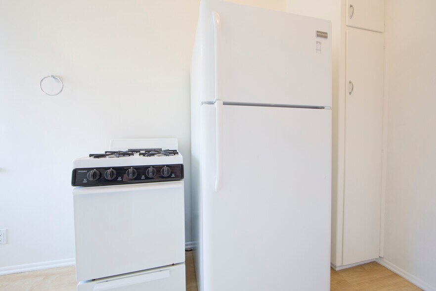 Building Photo - 669 Levering Ave