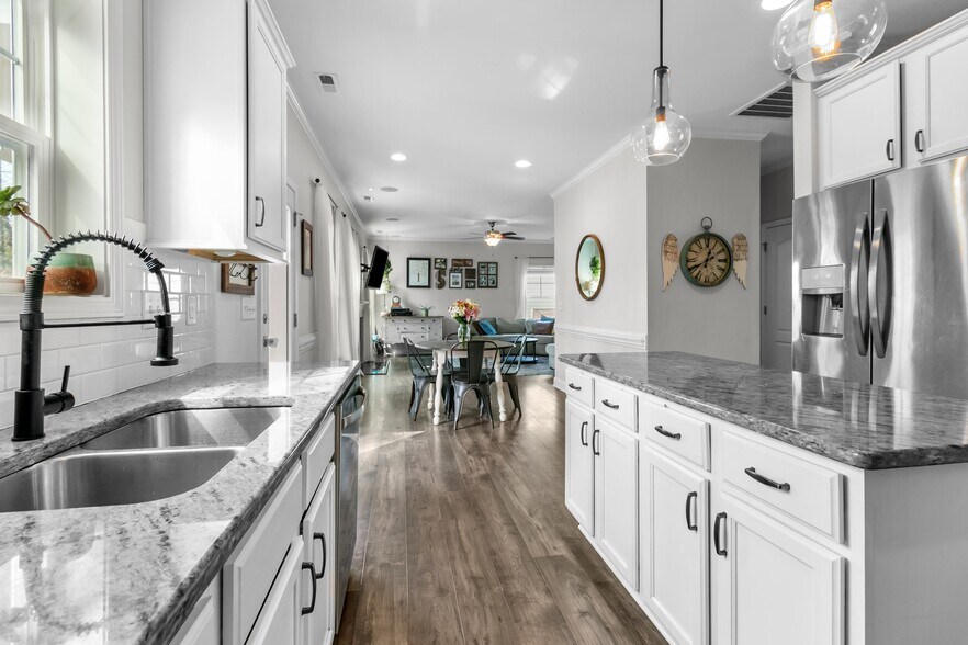 Building Photo - 230 Parrish Ln