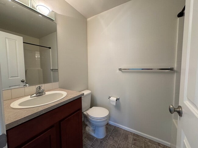 Building Photo - 2 Bed, 3 Bath in Cordata Neighborhood