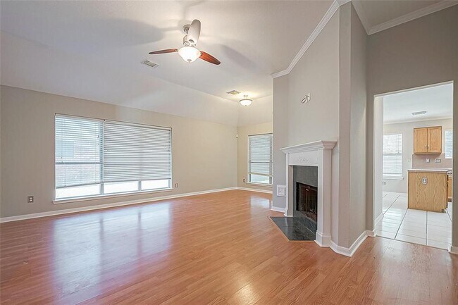 Building Photo - 6419 New World Dr