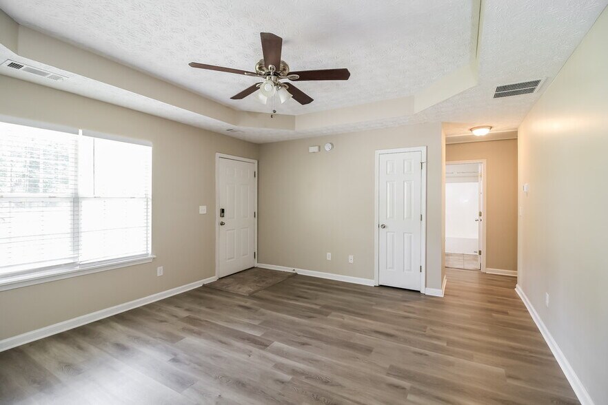 Building Photo - 60 Hunters Ridge Ct