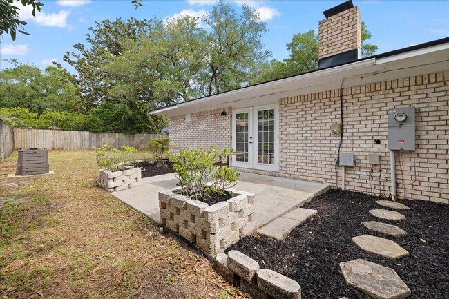 Building Photo - 403 Cheyenne Cir